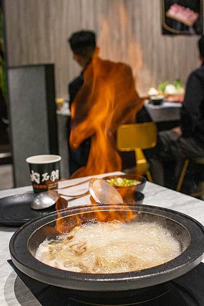 【桃園美食】嗑肉石鍋-什麼!?和牛龍蝦火鍋只要599元就能吃到!CP值爆高的火鍋店