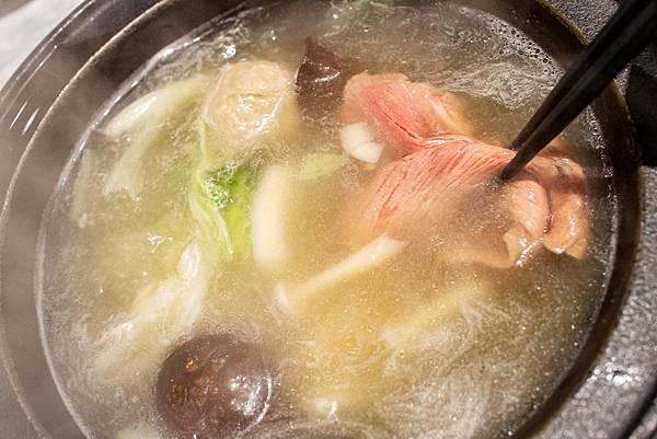 【桃園美食】嗑肉石鍋-什麼!?和牛龍蝦火鍋只要599元就能吃到!CP值爆高的火鍋店