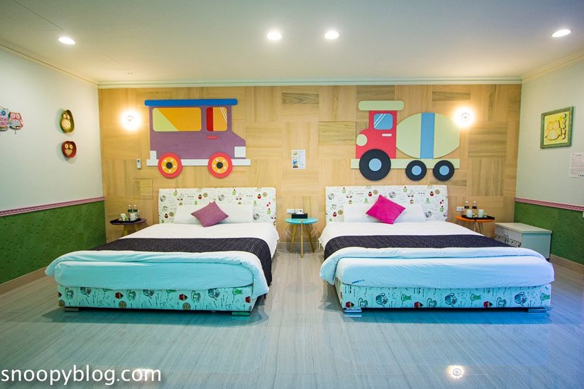 寬頻極緻Villa｜宜蘭五結包棟民宿～戲水池夏天能玩水，房間內有桌遊、遊戲帳篷、廚房玩具，適合親子同樂