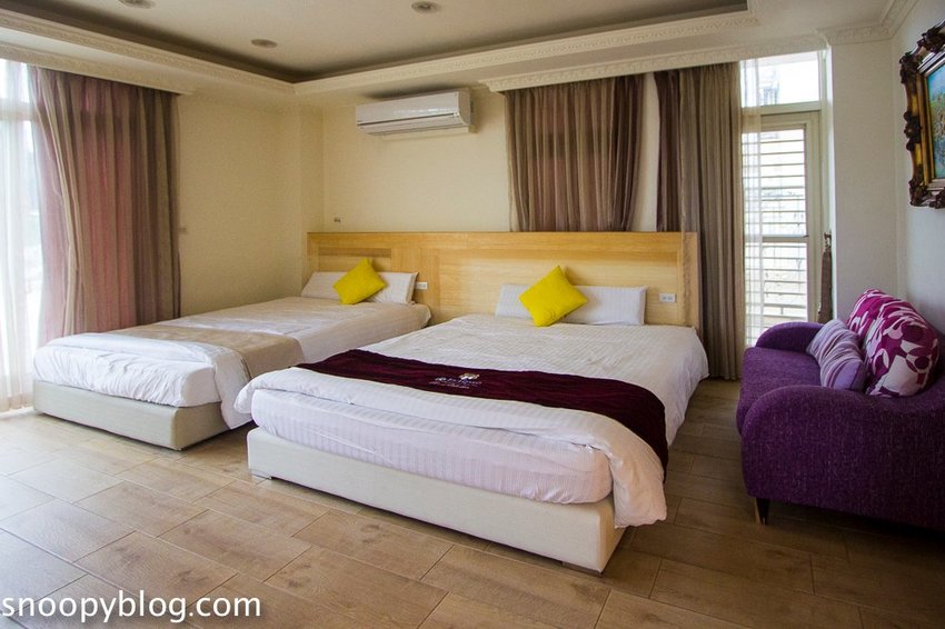 寬頻極緻Villa｜宜蘭五結包棟民宿～戲水池夏天能玩水，房間內有桌遊、遊戲帳篷、廚房玩具，適合親子同樂