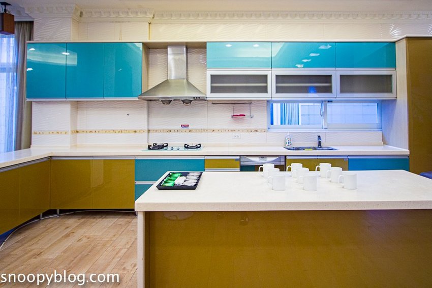 寬頻極緻Villa｜宜蘭五結包棟民宿～戲水池夏天能玩水，房間內有桌遊、遊戲帳篷、廚房玩具，適合親子同樂