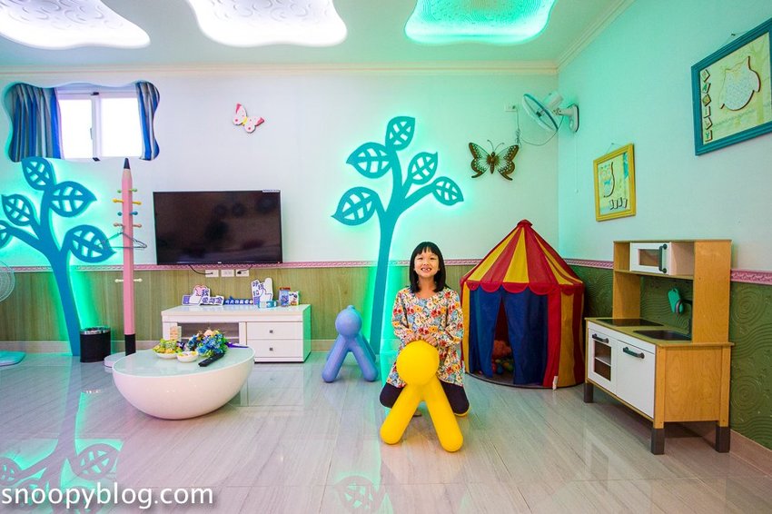 寬頻極緻Villa｜宜蘭五結包棟民宿～戲水池夏天能玩水，房間內有桌遊、遊戲帳篷、廚房玩具，適合親子同樂