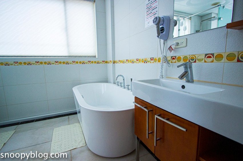 寬頻極緻Villa｜宜蘭五結包棟民宿～戲水池夏天能玩水，房間內有桌遊、遊戲帳篷、廚房玩具，適合親子同樂