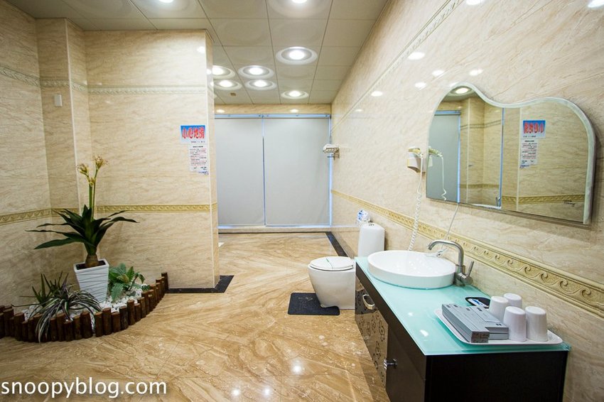 寬頻極緻Villa｜宜蘭五結包棟民宿～戲水池夏天能玩水，房間內有桌遊、遊戲帳篷、廚房玩具，適合親子同樂