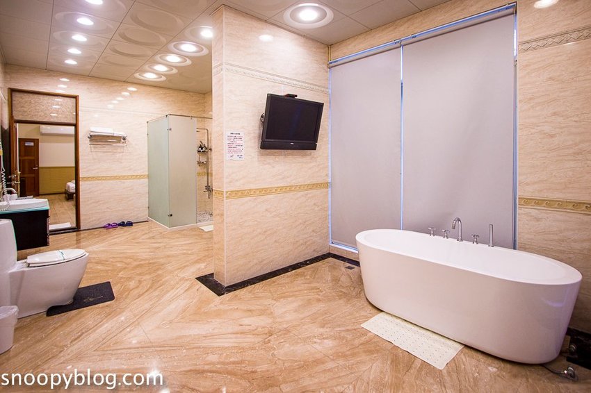 寬頻極緻Villa｜宜蘭五結包棟民宿～戲水池夏天能玩水，房間內有桌遊、遊戲帳篷、廚房玩具，適合親子同樂