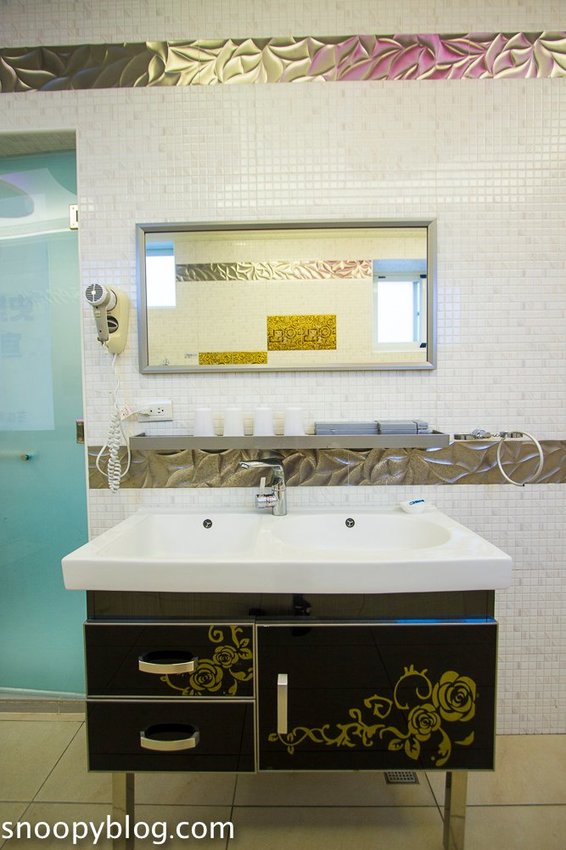 寬頻極緻Villa｜宜蘭五結包棟民宿～戲水池夏天能玩水，房間內有桌遊、遊戲帳篷、廚房玩具，適合親子同樂