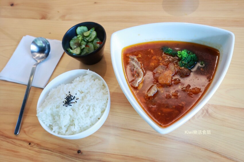 嘉義楓丹白露咖啡Café｜嘉義大林庭園式餐廳，早午餐，近老楊方塊酥.佐登妮絲城堡.康倪時代美學莊園