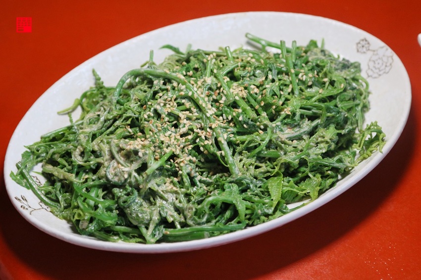 雲林古坑美食／古坑阿嬤私房菜有「一雞多吃」咖啡醬燻烤雞　獨家脆筍麵、脆筍蛋跟狗尾草燉雞湯 - 跟著華少吃吃吃