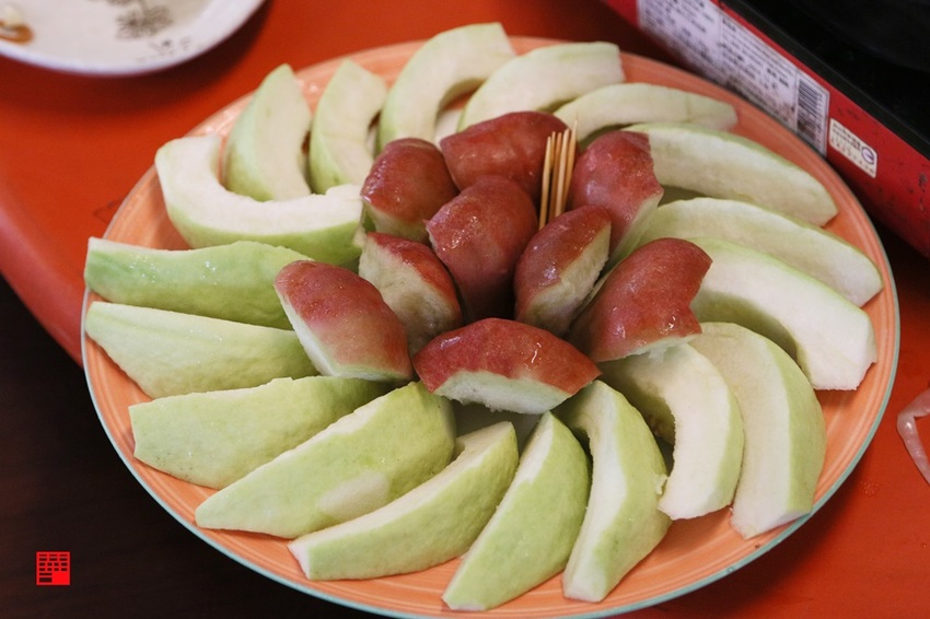 雲林古坑美食／古坑阿嬤私房菜有「一雞多吃」咖啡醬燻烤雞　獨家脆筍麵、脆筍蛋跟狗尾草燉雞湯 - 跟著華少吃吃吃