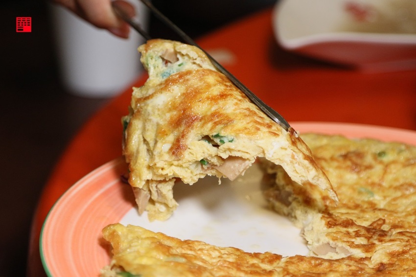 雲林古坑美食／古坑阿嬤私房菜有「一雞多吃」咖啡醬燻烤雞　獨家脆筍麵、脆筍蛋跟狗尾草燉雞湯 - 跟著華少吃吃吃