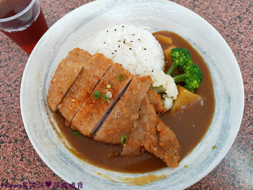 高雄餐館【食川全麥涼麵】旗山老街周邊飯館.濃郁咖哩飯加上酥香炸豬排超滿足│鍋燒丼飯│旗山美食