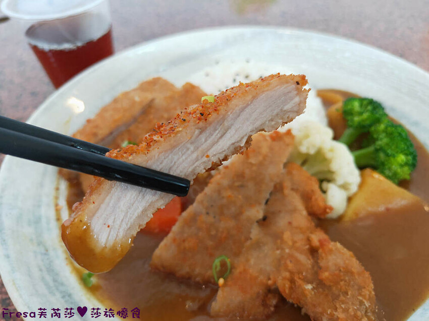 高雄餐館【食川全麥涼麵】旗山老街周邊飯館.濃郁咖哩飯加上酥香炸豬排超滿足│鍋燒丼飯│旗山美食