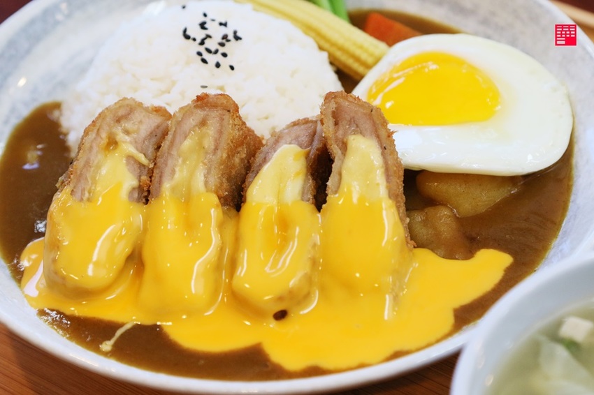 高雄旗山美食／日式食川全麥涼麵｜在地經典小吃推薦　必點唐揚炸雞涼麵、熔岩起司豬排咖哩飯　紅茶還可無限暢飲 - 跟著華少吃吃吃