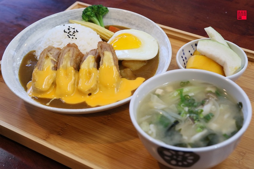 高雄旗山美食／日式食川全麥涼麵｜在地經典小吃推薦　必點唐揚炸雞涼麵、熔岩起司豬排咖哩飯　紅茶還可無限暢飲 - 跟著華少吃吃吃