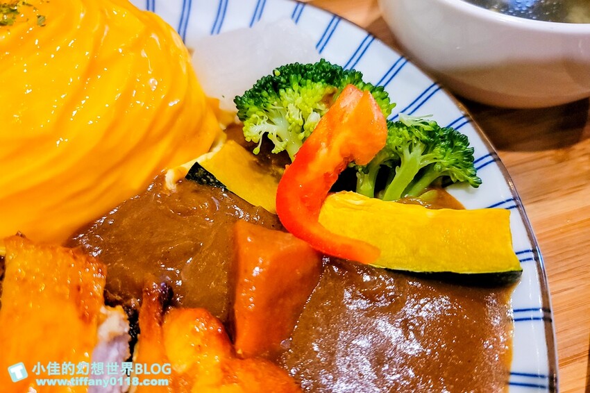 新北市蘆洲區[蘆洲美食]厚哩咖在(附菜單)/日式果香、南洋椰香口味咖哩都好吃/自助點餐機超特別/蘆洲美食推薦