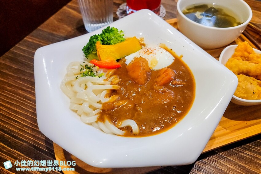 新北市蘆洲區[蘆洲美食]厚哩咖在(附菜單)/日式果香、南洋椰香口味咖哩都好吃/自助點餐機超特別/蘆洲美食推薦