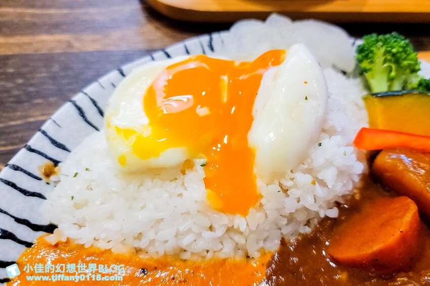 新北市蘆洲區[蘆洲美食]厚哩咖在(附菜單)/日式果香、南洋椰香口味咖哩都好吃/自助點餐機超特別/蘆洲美食推薦