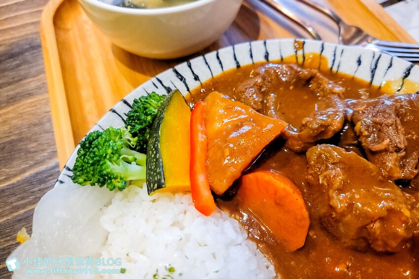 新北市蘆洲區[蘆洲美食]厚哩咖在(附菜單)/日式果香、南洋椰香口味咖哩都好吃/自助點餐機超特別/蘆洲美食推薦