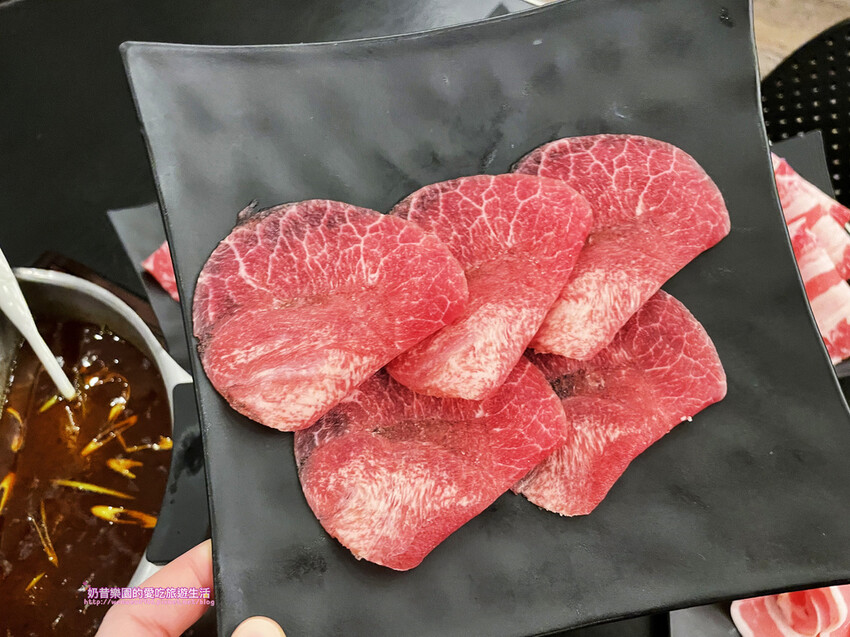 [台北中正區]紅到不行的辛殿麻辣鍋湯頭不是我的菜～大推冰淇淋和肉品戶外坐位很chill＠公館店