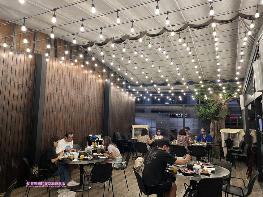 [台北中正區]紅到不行的辛殿麻辣鍋湯頭不是我的菜～大推冰淇淋和肉品戶外坐位很chill＠公館店