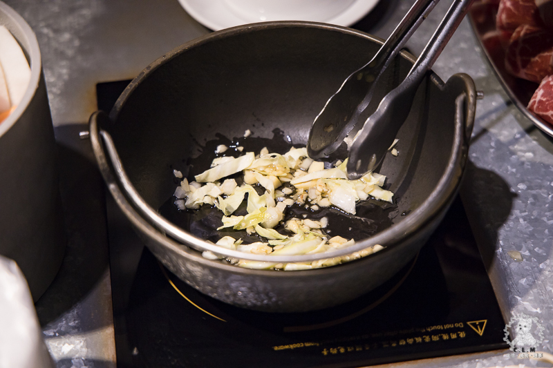 肉普普石頭涮涮鍋｜肉超好吃一點也都不普普的個人石頭火鍋，工業風格非常有特色，松山車站附近推薦美食 - 卡爾茗 C.L.M.