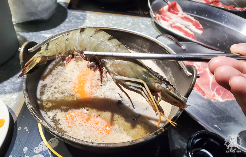 肉普普石頭涮涮鍋｜肉超好吃一點也都不普普的個人石頭火鍋，工業風格非常有特色，松山車站附近推薦美食 - 卡爾茗 C.L.M.