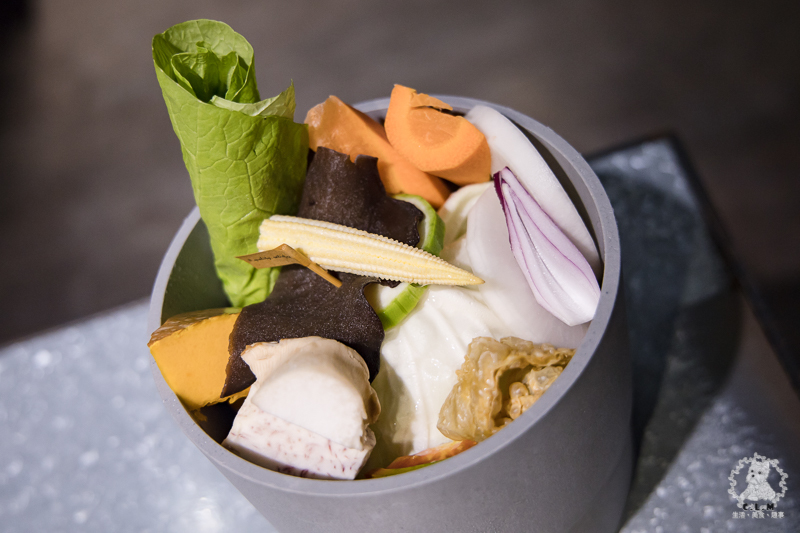 肉普普石頭涮涮鍋｜肉超好吃一點也都不普普的個人石頭火鍋，工業風格非常有特色，松山車站附近推薦美食 - 卡爾茗 C.L.M.