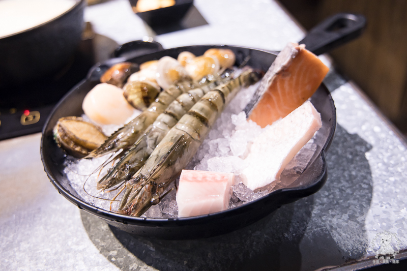 肉普普石頭涮涮鍋｜肉超好吃一點也都不普普的個人石頭火鍋，工業風格非常有特色，松山車站附近推薦美食 - 卡爾茗 C.L.M.