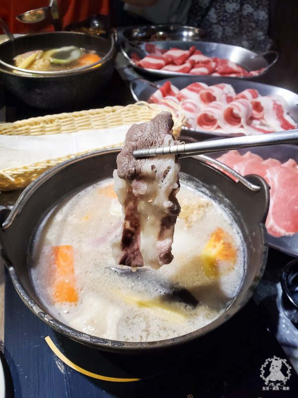 肉普普石頭涮涮鍋｜肉超好吃一點也都不普普的個人石頭火鍋，工業風格非常有特色，松山車站附近推薦美食 - 卡爾茗 C.L.M.