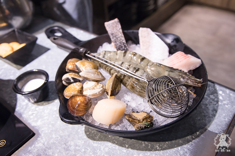 肉普普石頭涮涮鍋｜肉超好吃一點也都不普普的個人石頭火鍋，工業風格非常有特色，松山車站附近推薦美食 - 卡爾茗 C.L.M.