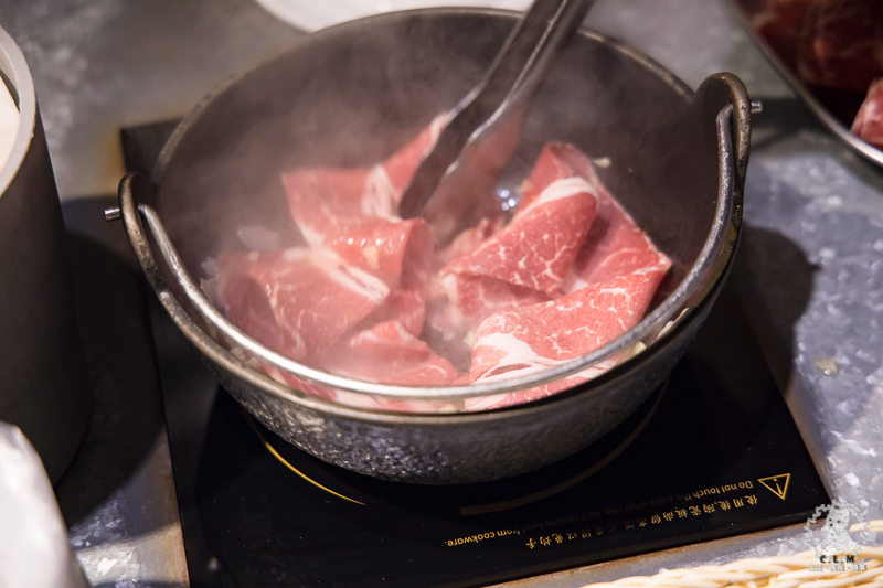 肉普普石頭涮涮鍋｜肉超好吃一點也都不普普的個人石頭火鍋，工業風格非常有特色，松山車站附近推薦美食 - 卡爾茗 C.L.M.