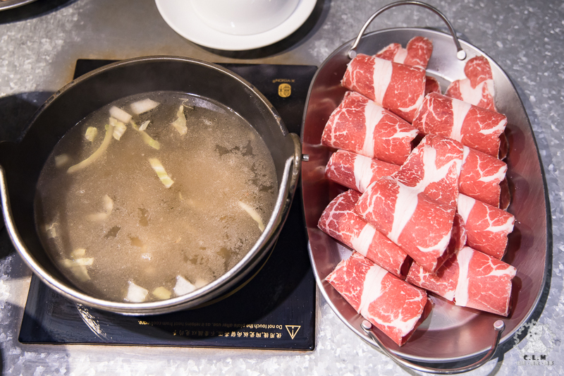 肉普普石頭涮涮鍋｜肉超好吃一點也都不普普的個人石頭火鍋，工業風格非常有特色，松山車站附近推薦美食 - 卡爾茗 C.L.M.