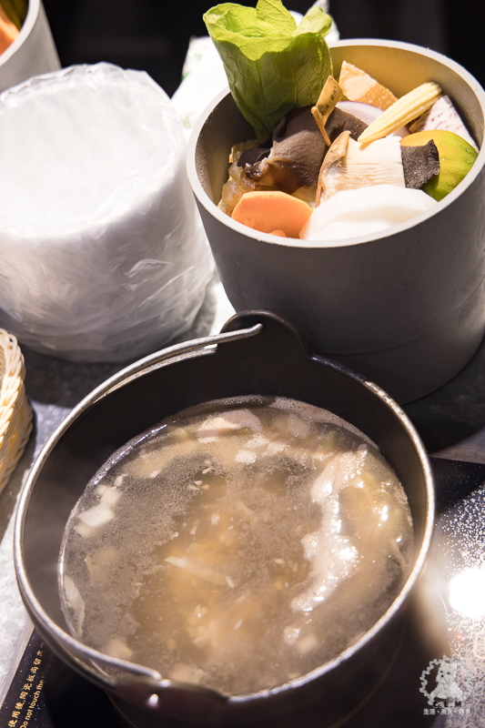 肉普普石頭涮涮鍋｜肉超好吃一點也都不普普的個人石頭火鍋，工業風格非常有特色，松山車站附近推薦美食 - 卡爾茗 C.L.M.