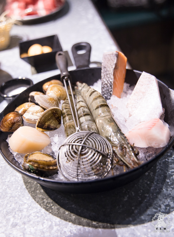 肉普普石頭涮涮鍋｜肉超好吃一點也都不普普的個人石頭火鍋，工業風格非常有特色，松山車站附近推薦美食 - 卡爾茗 C.L.M.