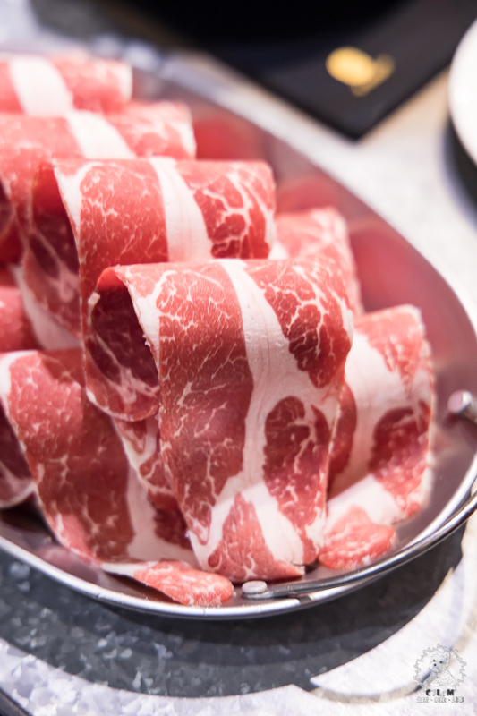 肉普普石頭涮涮鍋｜肉超好吃一點也都不普普的個人石頭火鍋，工業風格非常有特色，松山車站附近推薦美食 - 卡爾茗 C.L.M.