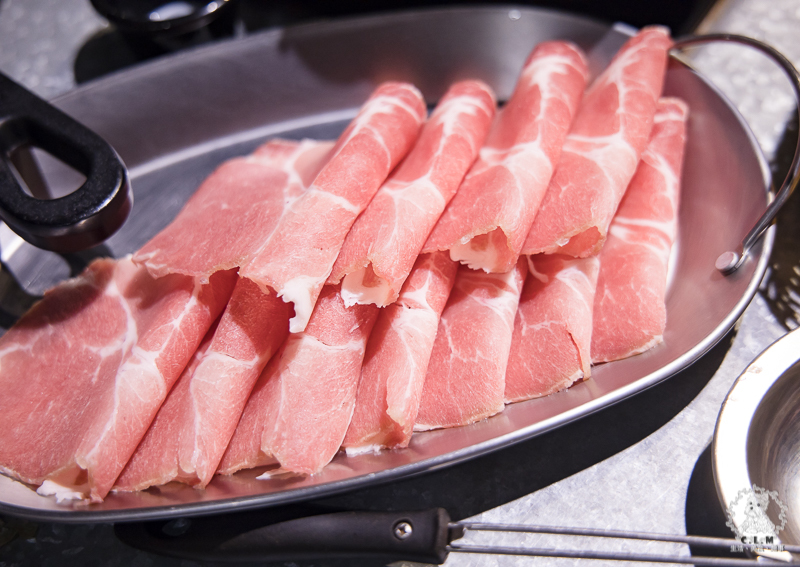 肉普普石頭涮涮鍋｜肉超好吃一點也都不普普的個人石頭火鍋，工業風格非常有特色，松山車站附近推薦美食 - 卡爾茗 C.L.M.