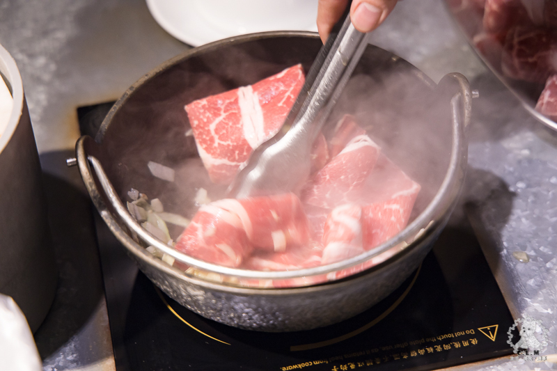肉普普石頭涮涮鍋｜肉超好吃一點也都不普普的個人石頭火鍋，工業風格非常有特色，松山車站附近推薦美食 - 卡爾茗 C.L.M.