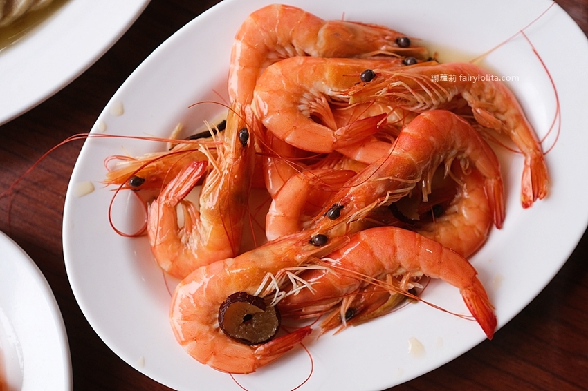 一鑫園。菜單看不到、內行人才懂吃隱藏版「蚵仔蓋飯」，肥美鮮蚵滿到連碗都快裝不下！ @蹦啾♥謝蘿莉 La vie heureuse