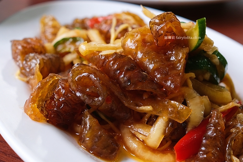 一鑫園。菜單看不到、內行人才懂吃隱藏版「蚵仔蓋飯」，肥美鮮蚵滿到連碗都快裝不下！ @蹦啾♥謝蘿莉 La vie heureuse