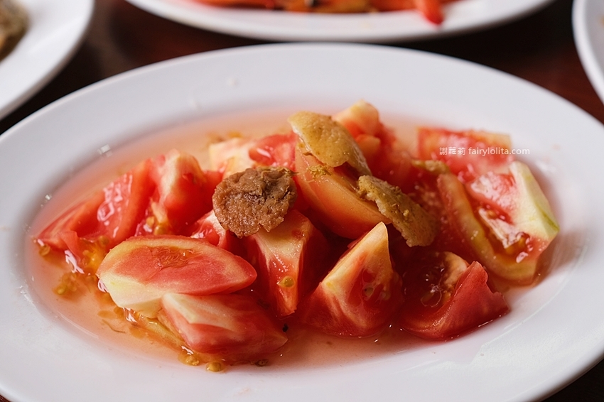 一鑫園。菜單看不到、內行人才懂吃隱藏版「蚵仔蓋飯」，肥美鮮蚵滿到連碗都快裝不下！ @蹦啾♥謝蘿莉 La vie heureuse