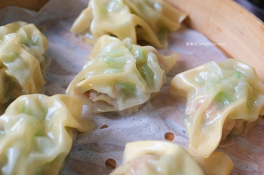 一鑫園。菜單看不到、內行人才懂吃隱藏版「蚵仔蓋飯」，肥美鮮蚵滿到連碗都快裝不下！ @蹦啾♥謝蘿莉 La vie heureuse