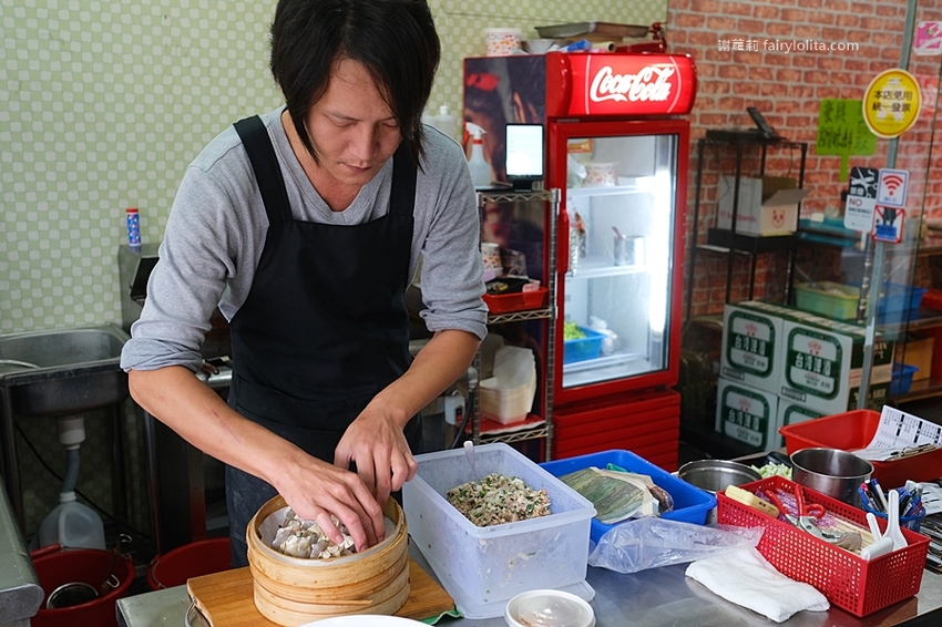 一鑫園。菜單看不到、內行人才懂吃隱藏版「蚵仔蓋飯」，肥美鮮蚵滿到連碗都快裝不下！ @蹦啾♥謝蘿莉 La vie heureuse