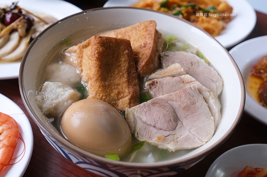 一鑫園。菜單看不到、內行人才懂吃隱藏版「蚵仔蓋飯」，肥美鮮蚵滿到連碗都快裝不下！ @蹦啾♥謝蘿莉 La vie heureuse