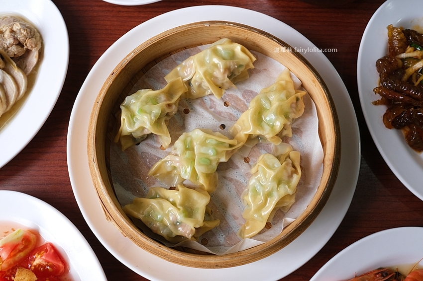 一鑫園。菜單看不到、內行人才懂吃隱藏版「蚵仔蓋飯」，肥美鮮蚵滿到連碗都快裝不下！ @蹦啾♥謝蘿莉 La vie heureuse