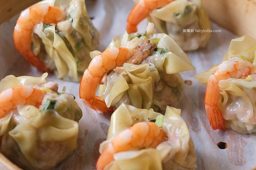 一鑫園。菜單看不到、內行人才懂吃隱藏版「蚵仔蓋飯」，肥美鮮蚵滿到連碗都快裝不下！ @蹦啾♥謝蘿莉 La vie heureuse