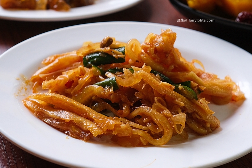 一鑫園。菜單看不到、內行人才懂吃隱藏版「蚵仔蓋飯」，肥美鮮蚵滿到連碗都快裝不下！ @蹦啾♥謝蘿莉 La vie heureuse