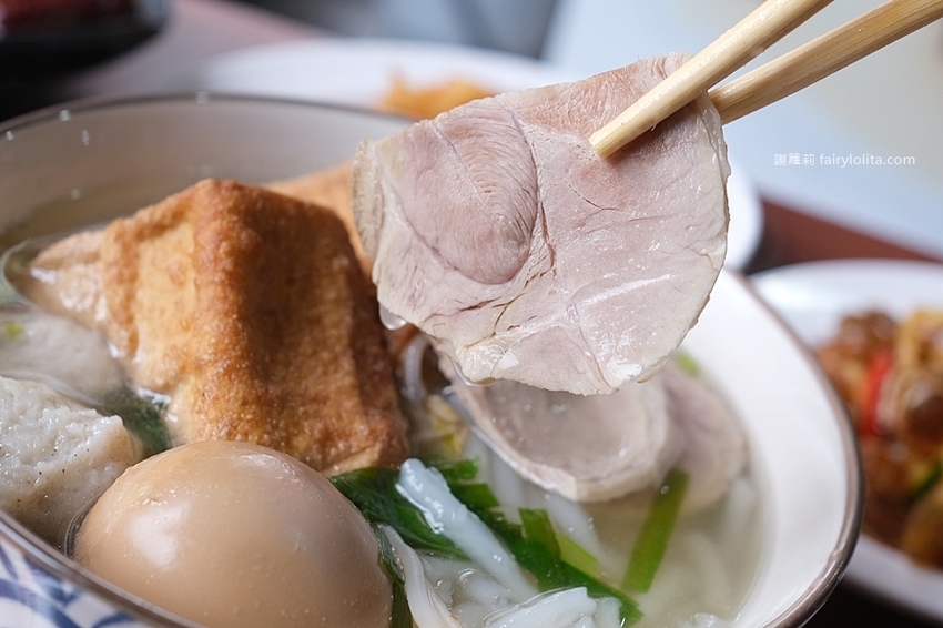 一鑫園。菜單看不到、內行人才懂吃隱藏版「蚵仔蓋飯」，肥美鮮蚵滿到連碗都快裝不下！ @蹦啾♥謝蘿莉 La vie heureuse