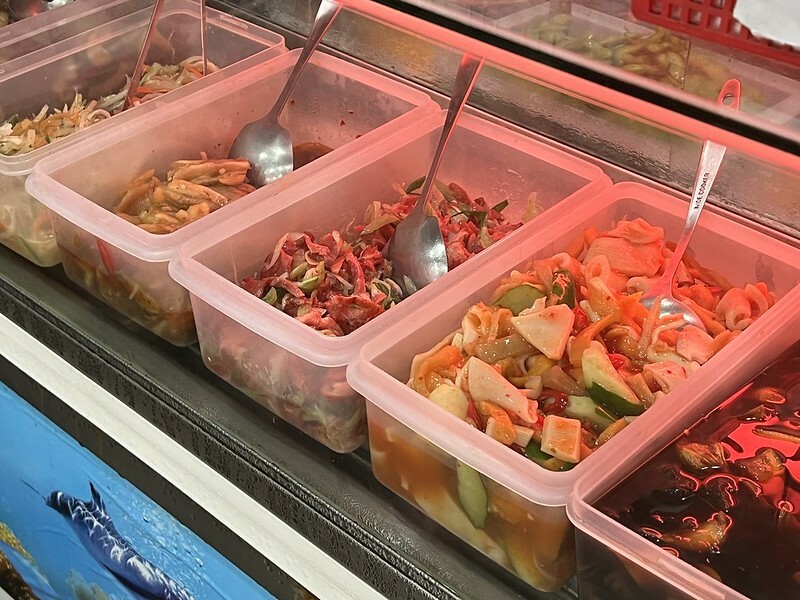 (羅東美食)一鑫園小吃~爆量蚵仔滷肉飯、招牌手工燒賣!宜蘭特