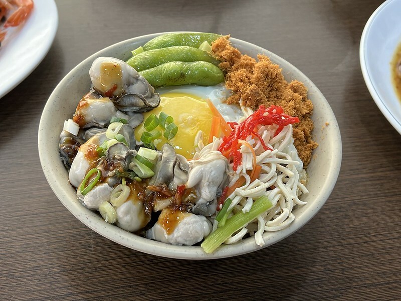 (羅東美食)一鑫園小吃~爆量蚵仔滷肉飯、招牌手工燒賣!宜蘭特