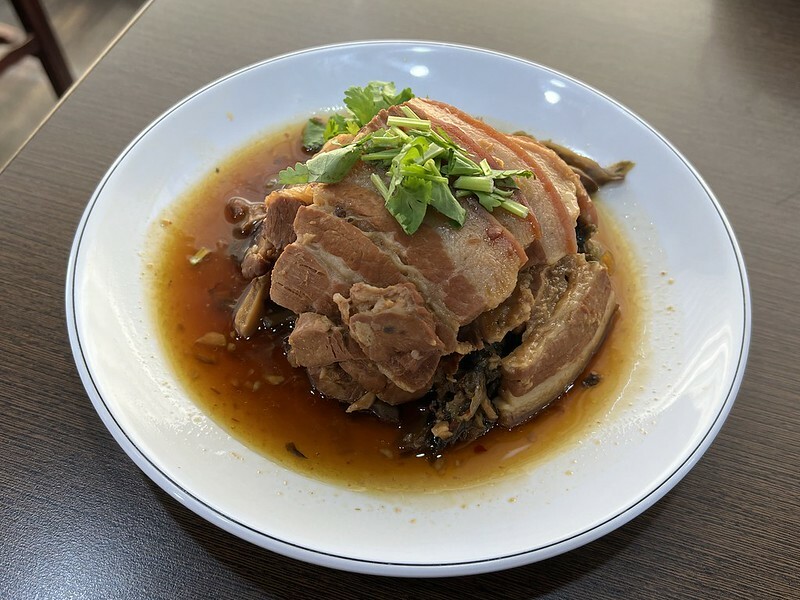 (羅東美食)一鑫園小吃~爆量蚵仔滷肉飯、招牌手工燒賣!宜蘭特